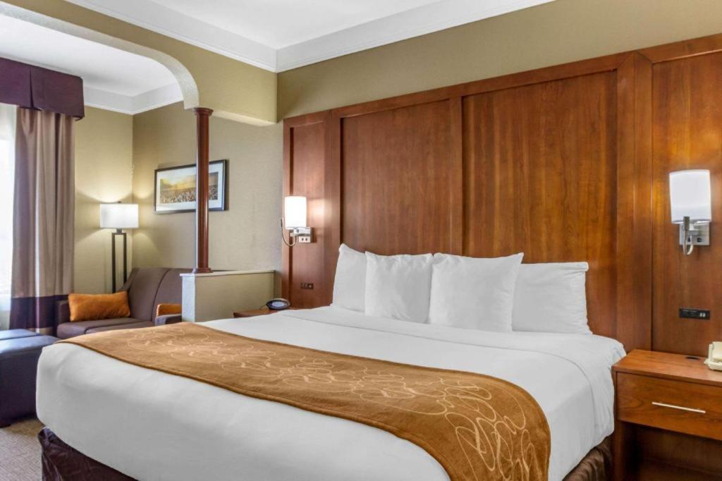 Plainview Comfort Suites מראה חיצוני תמונה