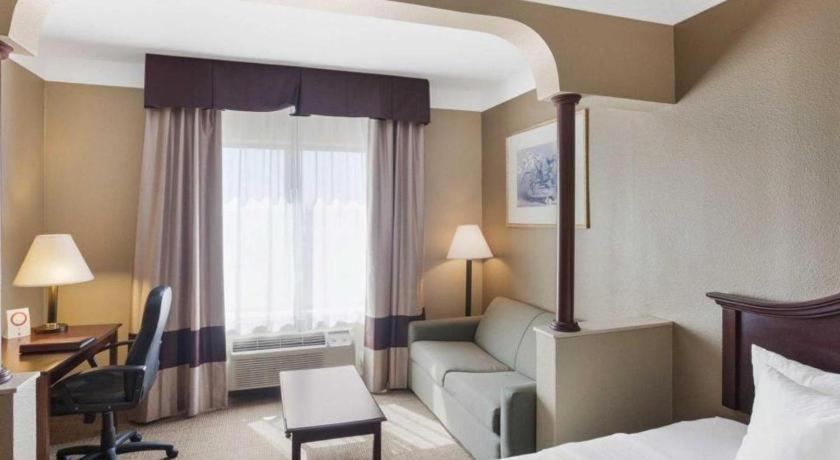 Plainview Comfort Suites מראה חיצוני תמונה