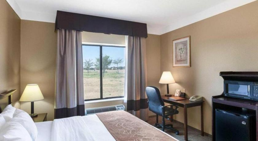 Plainview Comfort Suites מראה חיצוני תמונה